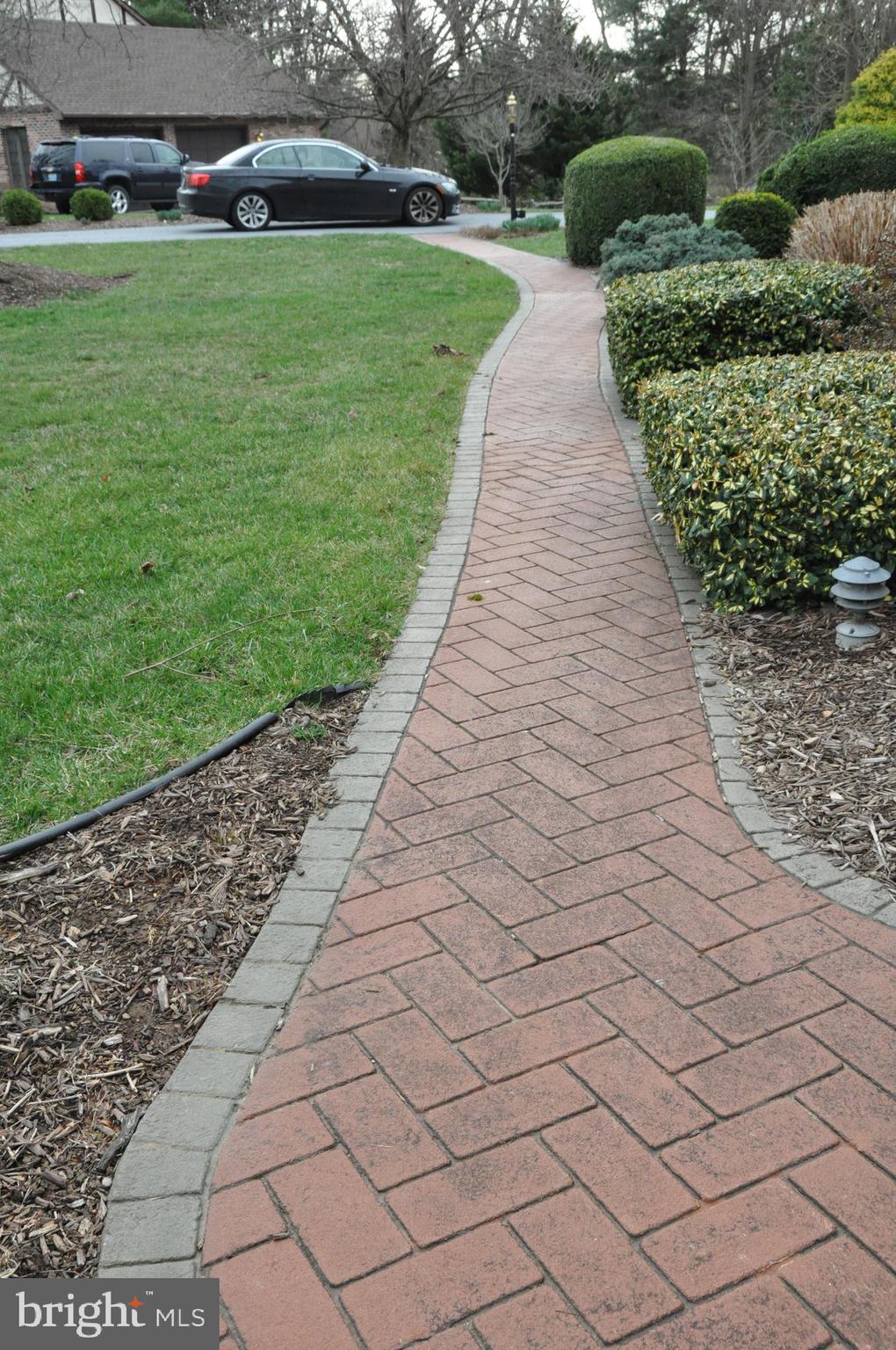 ROLLING HILLS - Residential