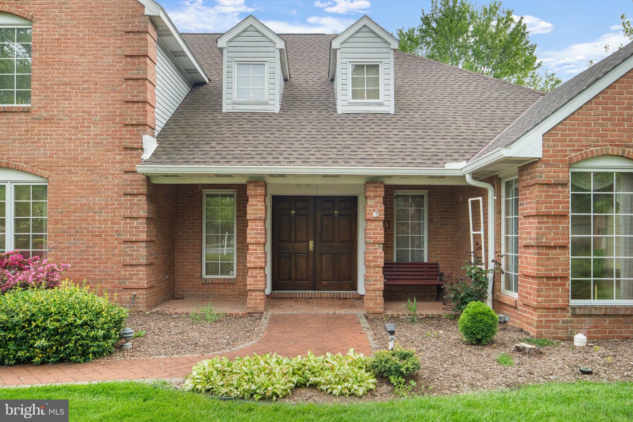 ROLLING HILLS - Residential