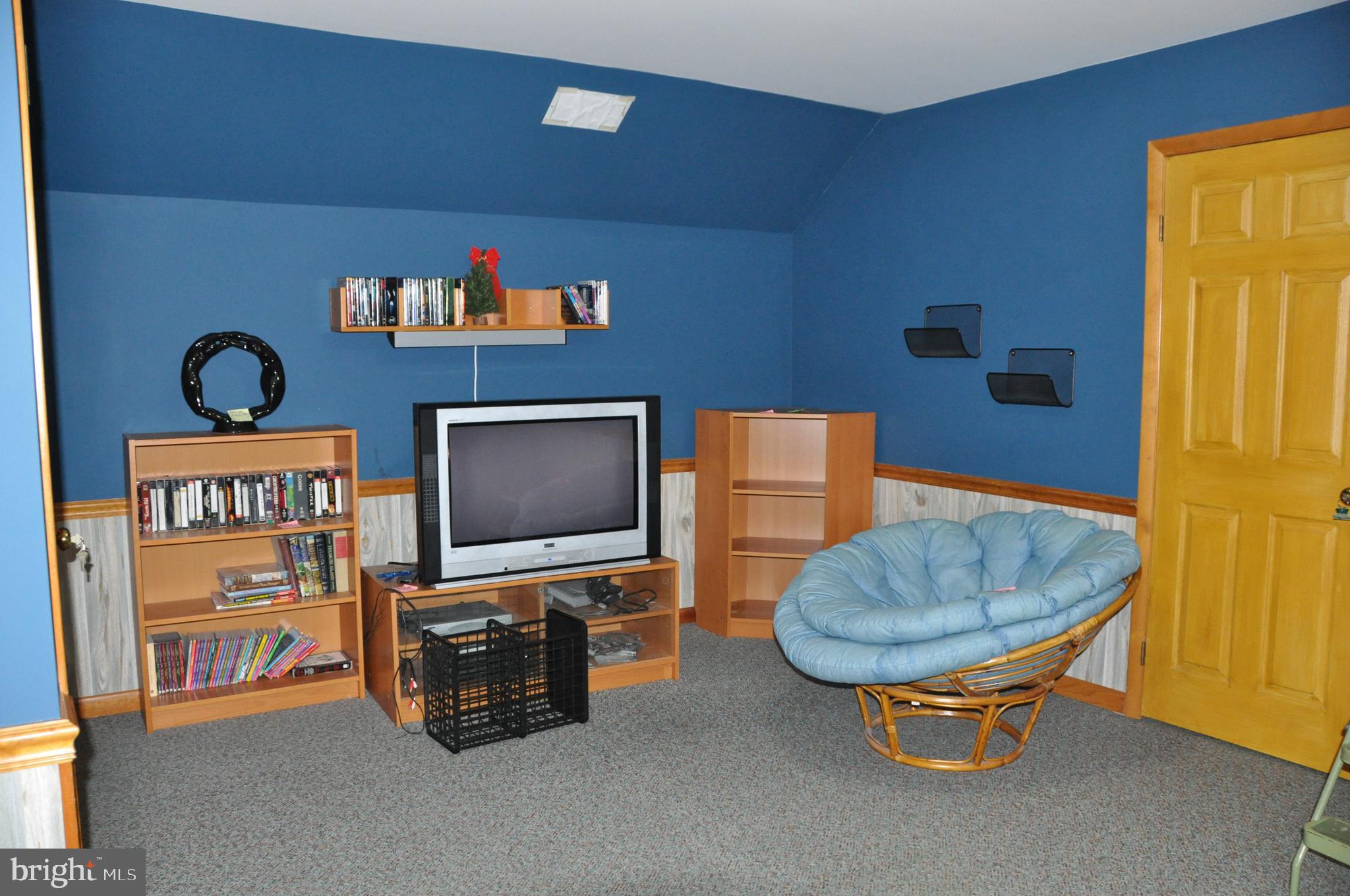 ROLLING HILLS - Residential