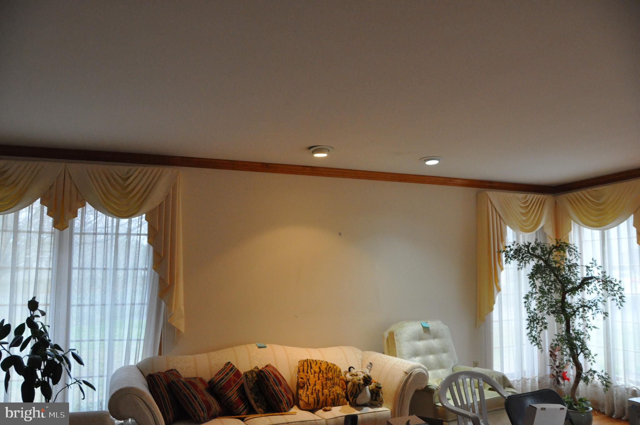 ROLLING HILLS - Residential