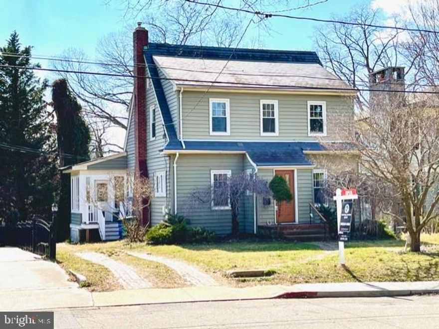 **************************BUYING SIDE FORFEITED 2.5% COMMISION  , NETTING SELLER AN ADDITIONAL $32,000 AT SETTLEMENT  *****************************                   OMurray Hill on  Spa View Avenue****very charming and very livable  with some updating**** beautiful old wood floors****plaster walls in good condition**** newer slate roof**** newer kitchen and baths**** newer furnace **** very recently replaced windows**** full unfinished basement, recently waterproofed**** the landscaping needs work, and the house is  a little tired,  but the lot is fabulous and the history and vibe are stupendous **** the waterfrontage is nicely bulk headed with a very small pier**** the views are lovely, and the location is just the best!**** Live in it the way it is,  or enlarge it like many of the neighbors,  now or later**** These opportunities don't come along very often ****Come and see it for yourself****  it will be  OPEN  this  Sunday,  March 21st,  from 1 to 4pm* make a day of it!!        more photos coming... FIRST DAY FOR SHOWINGS WILL BE SATURDAY MARCH 13th