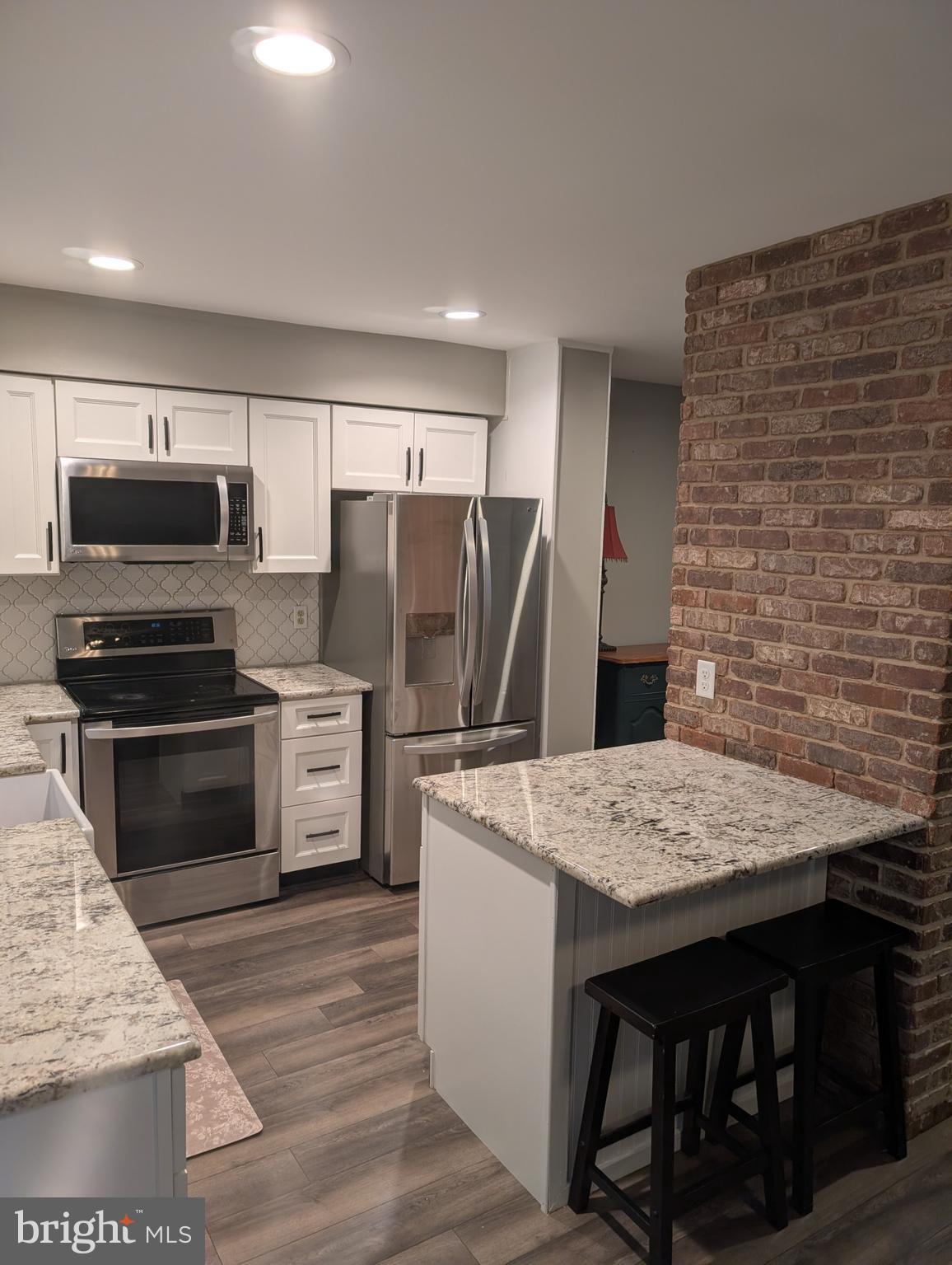 PICKERING POINTE - Residential