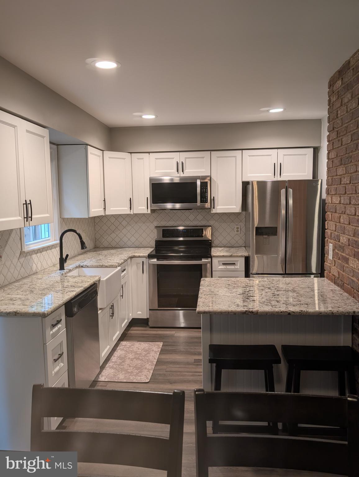 PICKERING POINTE - Residential