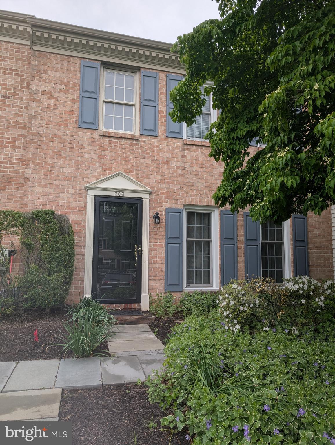PICKERING POINTE - Residential