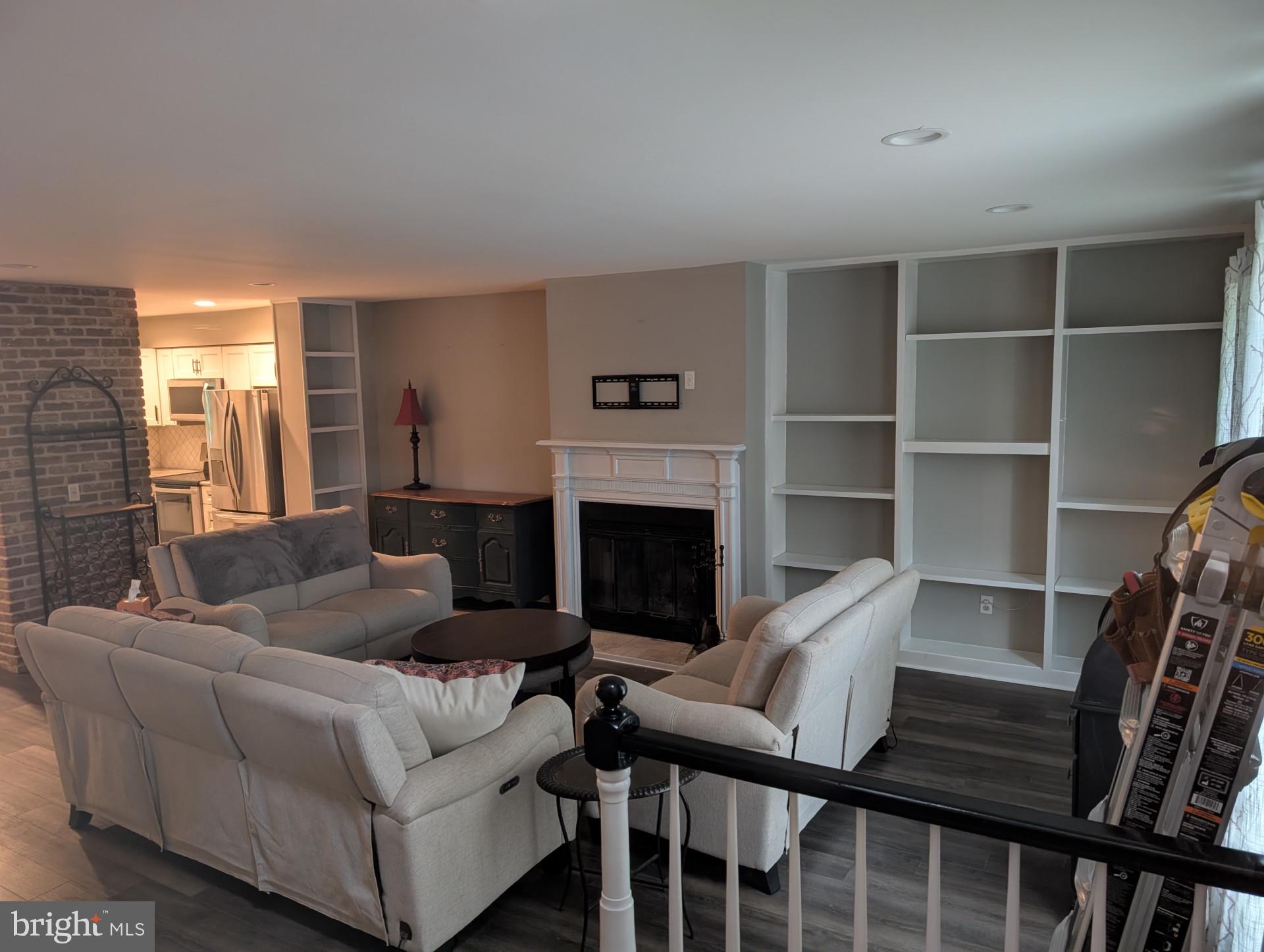 PICKERING POINTE - Residential