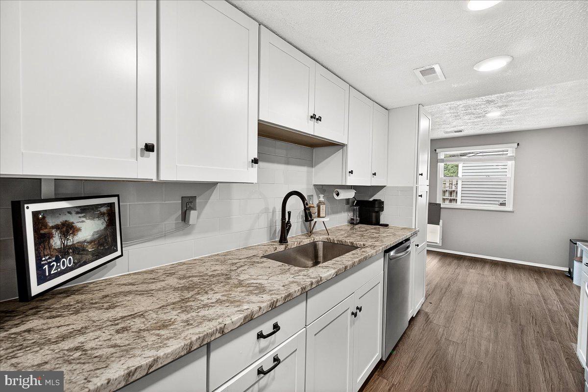 GLADE TOWN - Residential Lease