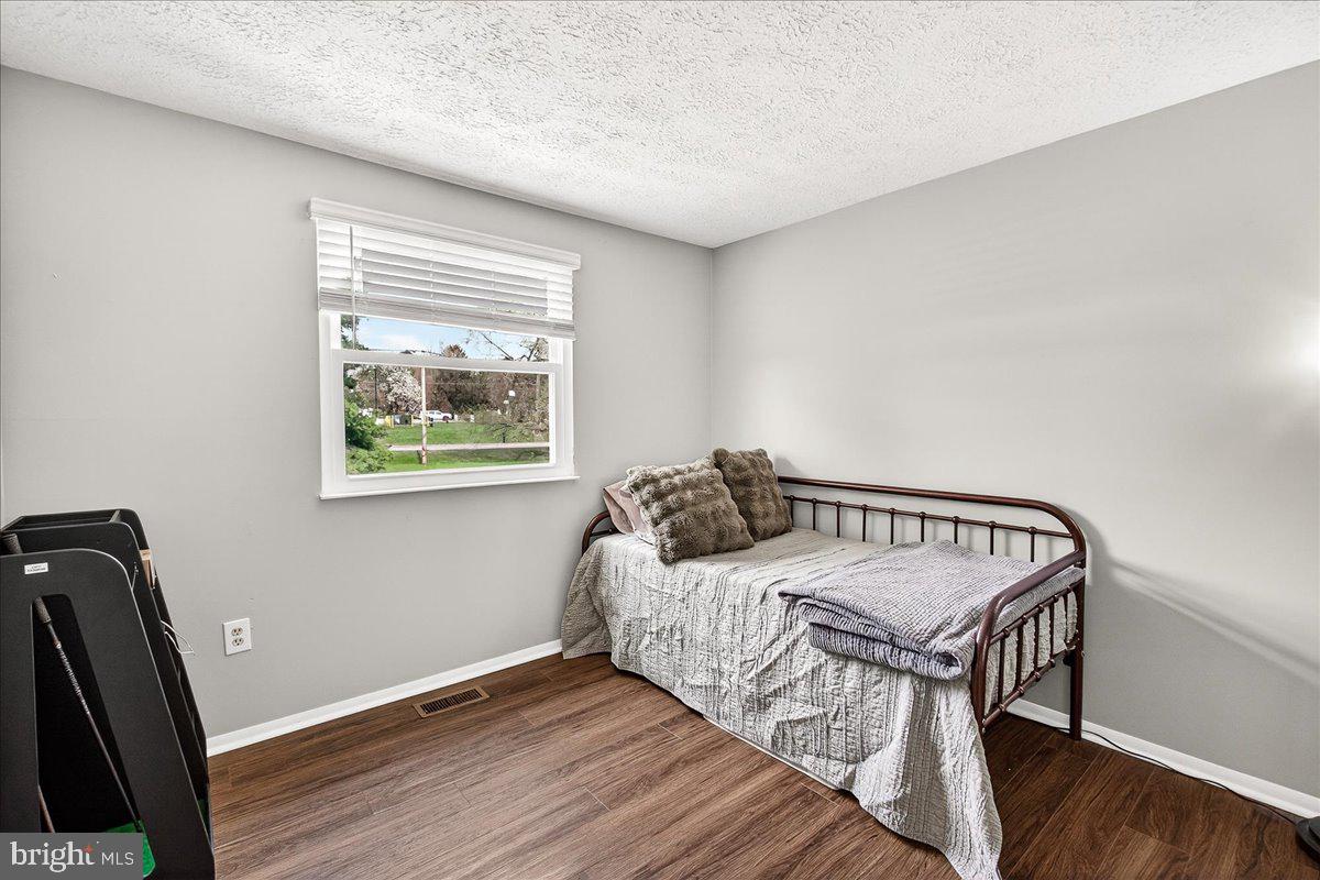 GLADE TOWN - Residential Lease