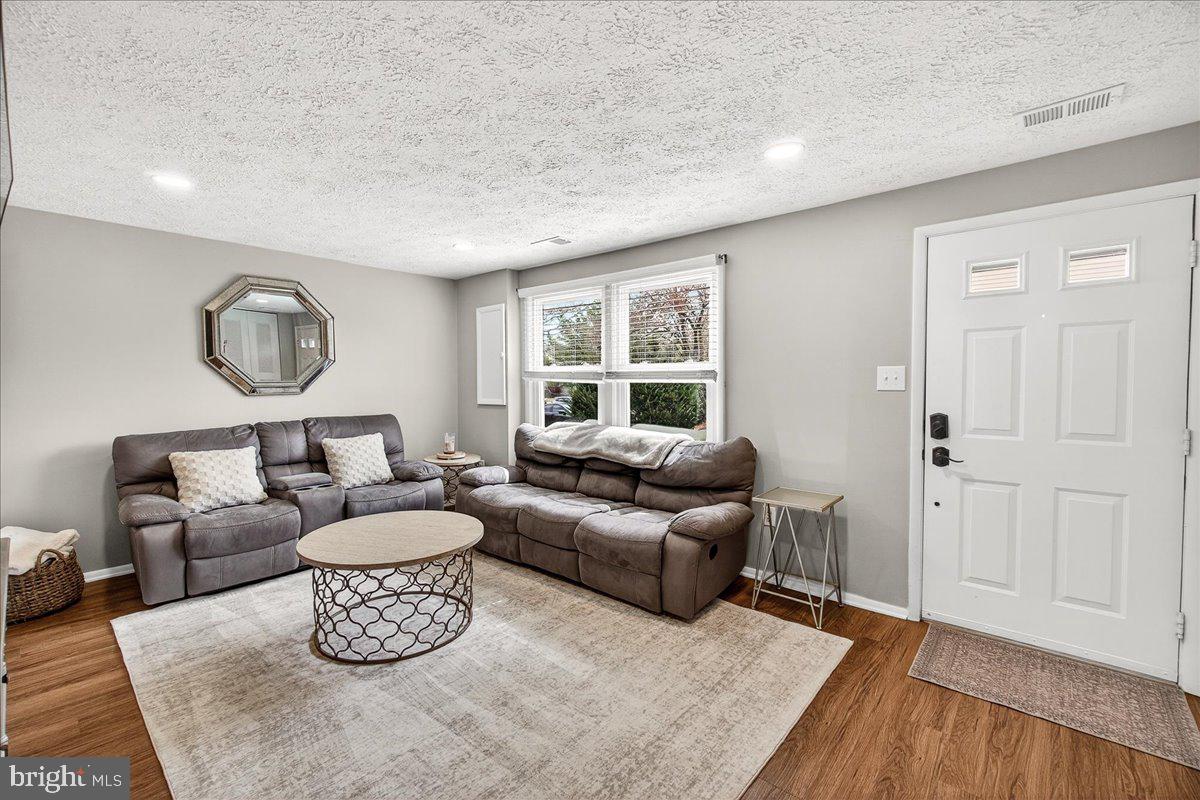 GLADE TOWN - Residential Lease