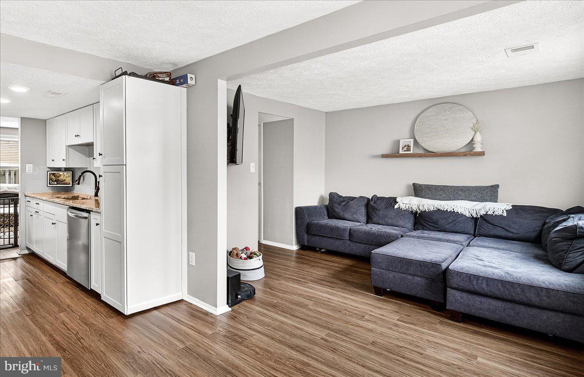 GLADE TOWN - Residential Lease