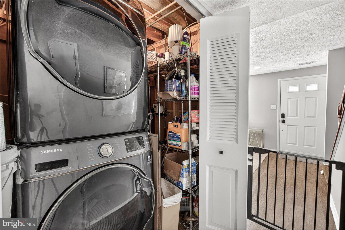 GLADE TOWN - Residential Lease