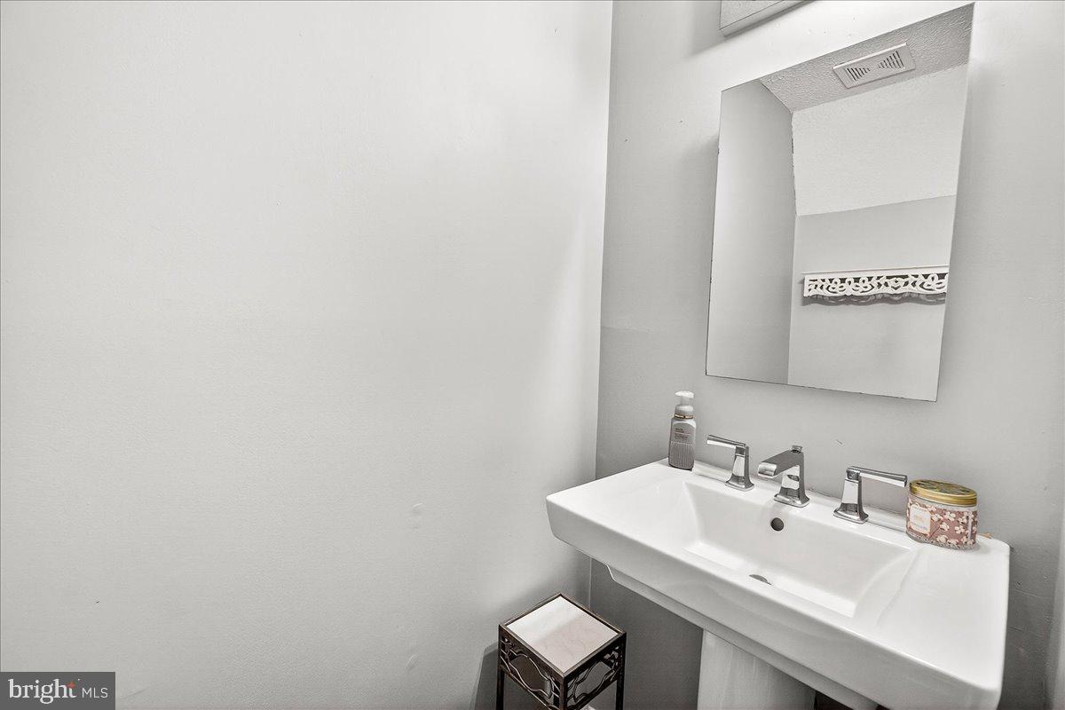 GLADE TOWN - Residential Lease