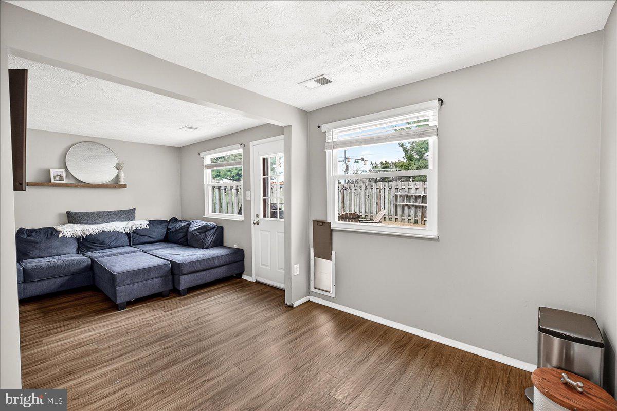 GLADE TOWN - Residential Lease