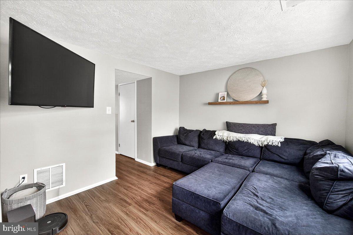 GLADE TOWN - Residential Lease