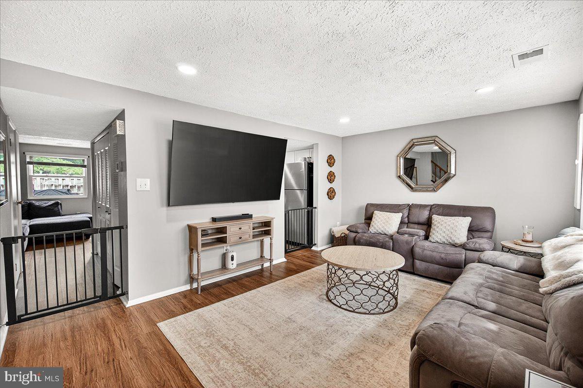 GLADE TOWN - Residential Lease