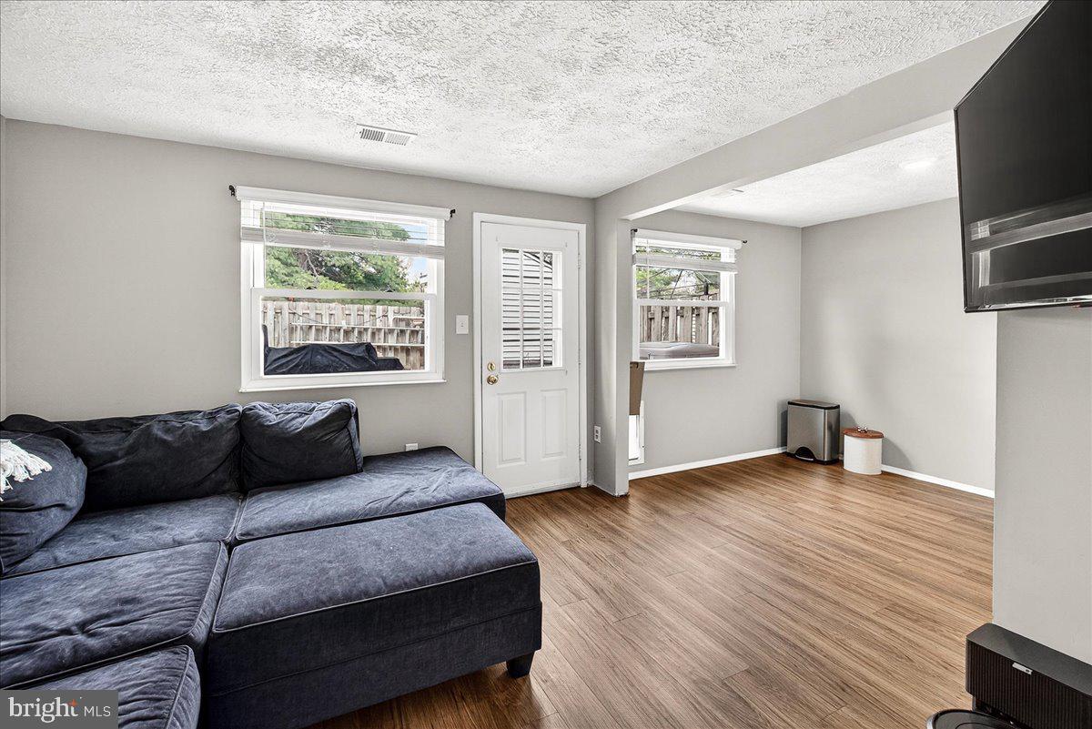 GLADE TOWN - Residential Lease