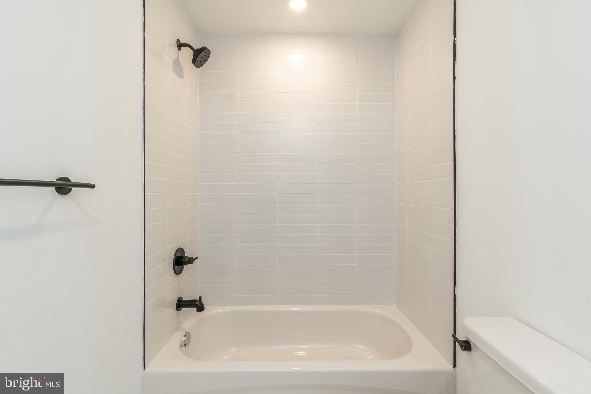 QUEEN VILLAGE - Residential Lease