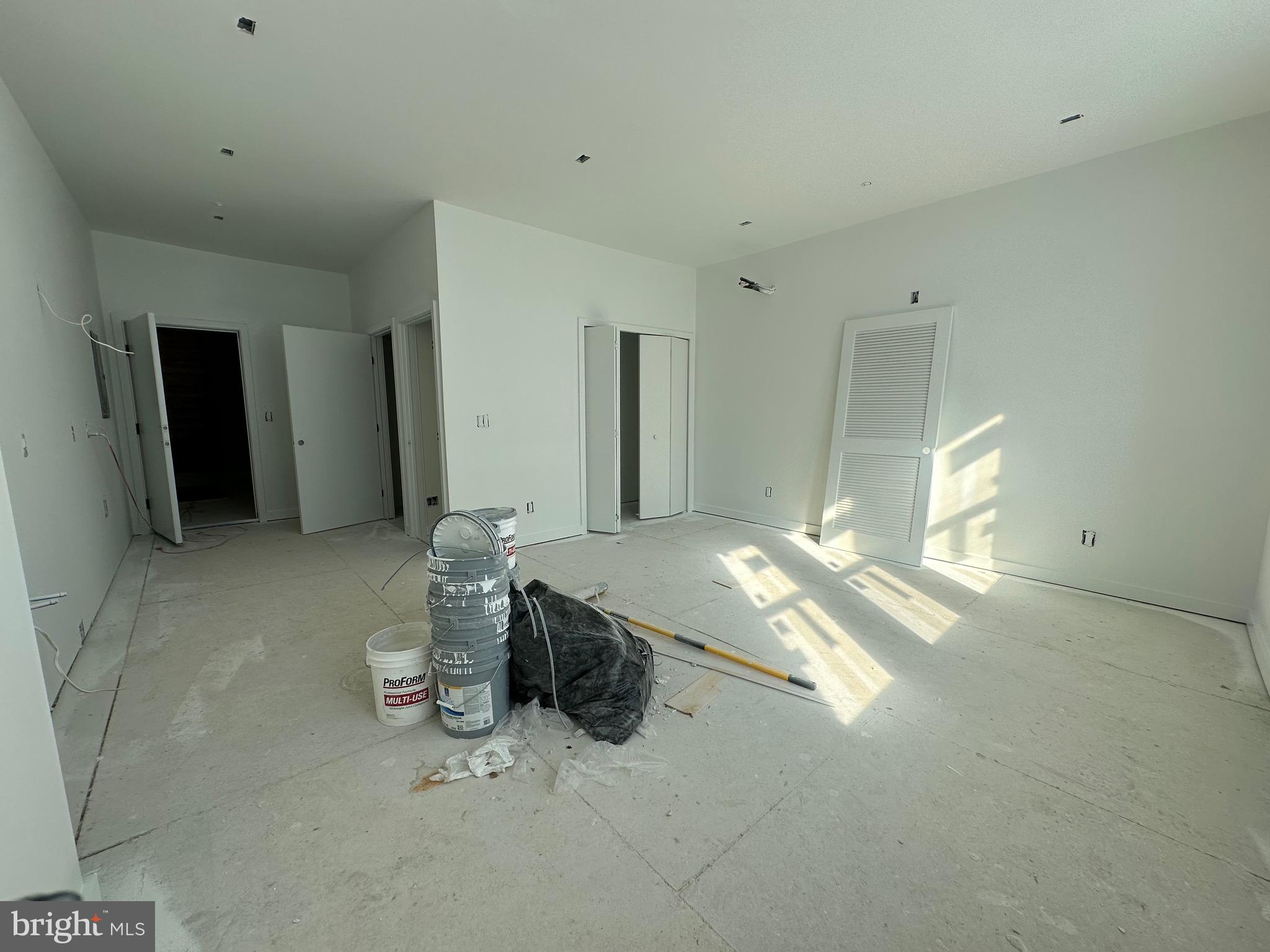 QUEEN VILLAGE - Residential Lease