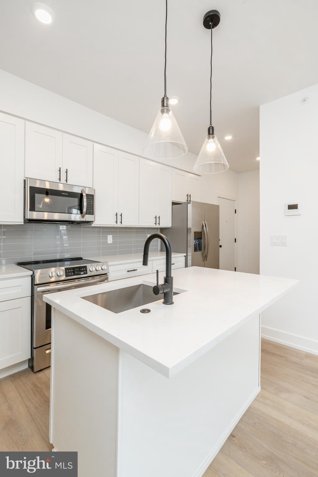 QUEEN VILLAGE - Residential Lease