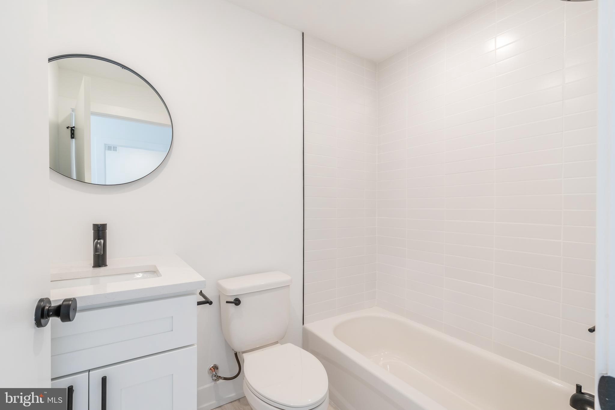 QUEEN VILLAGE - Residential Lease