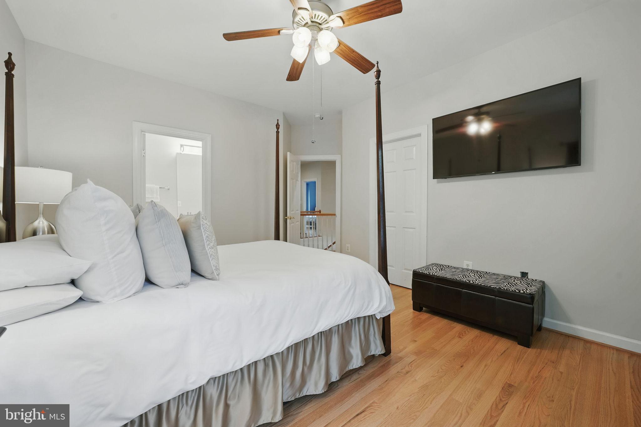 TYSONS EXECUTIVE VILLAGE - Residential