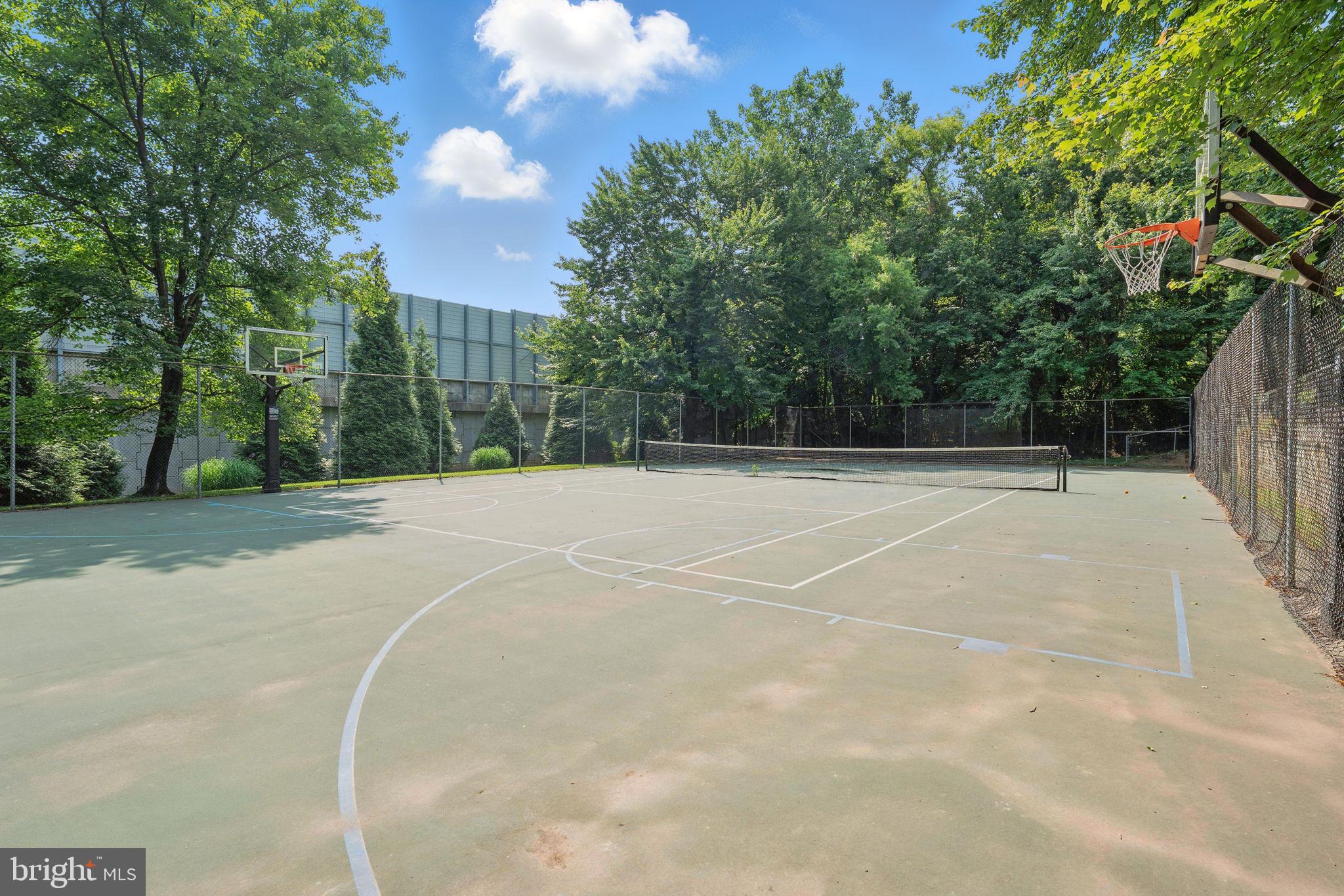 TYSONS EXECUTIVE VILLAGE - Residential