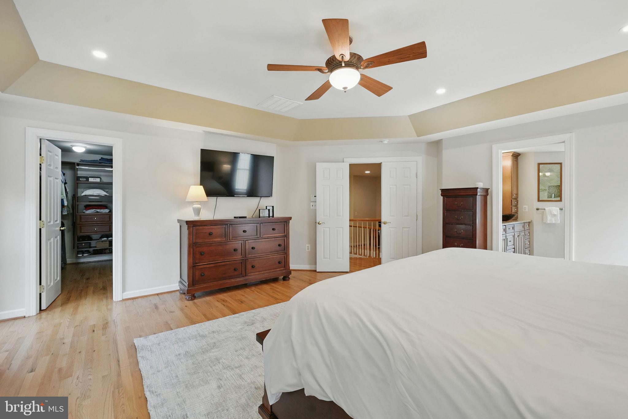 TYSONS EXECUTIVE VILLAGE - Residential