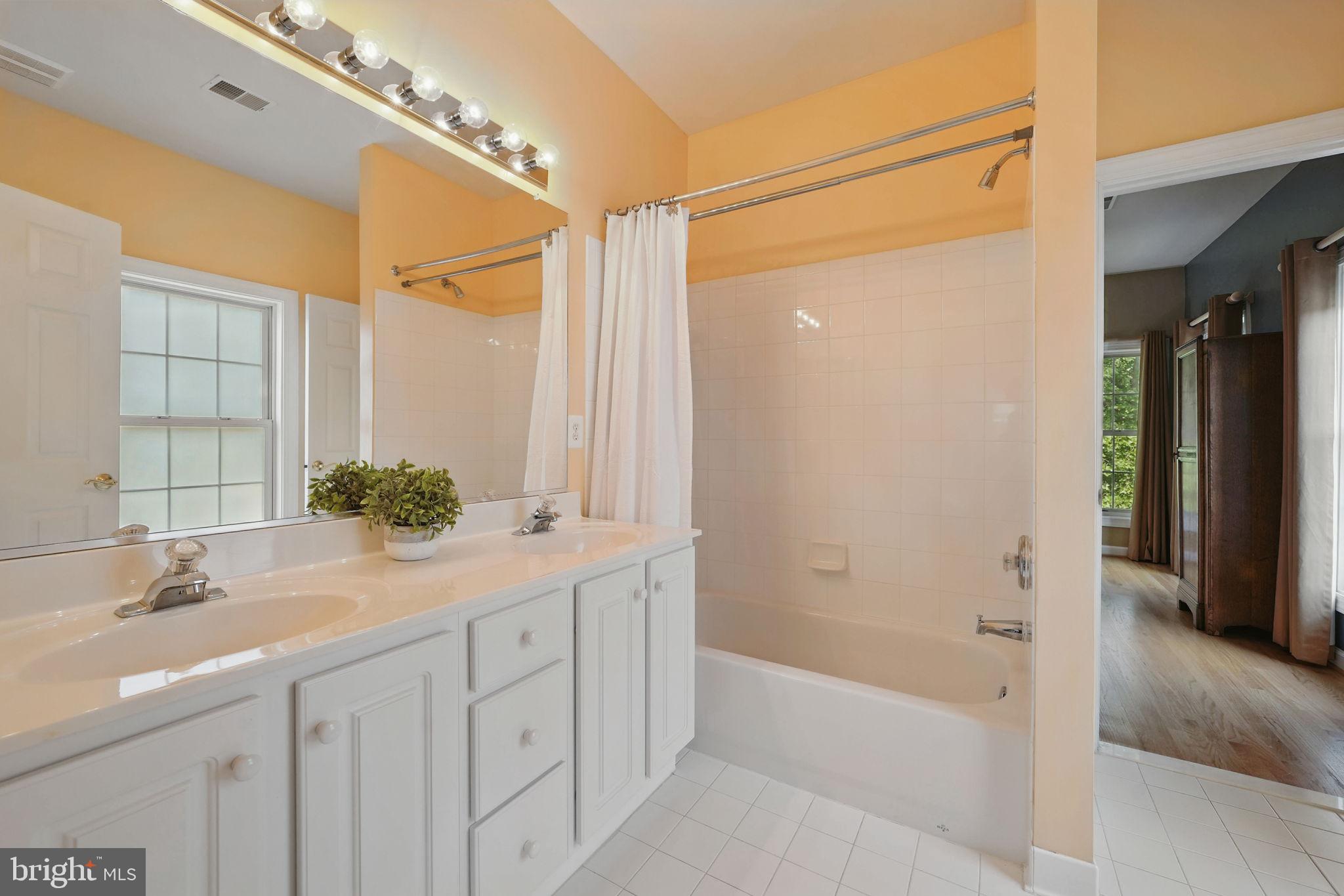 TYSONS EXECUTIVE VILLAGE - Residential