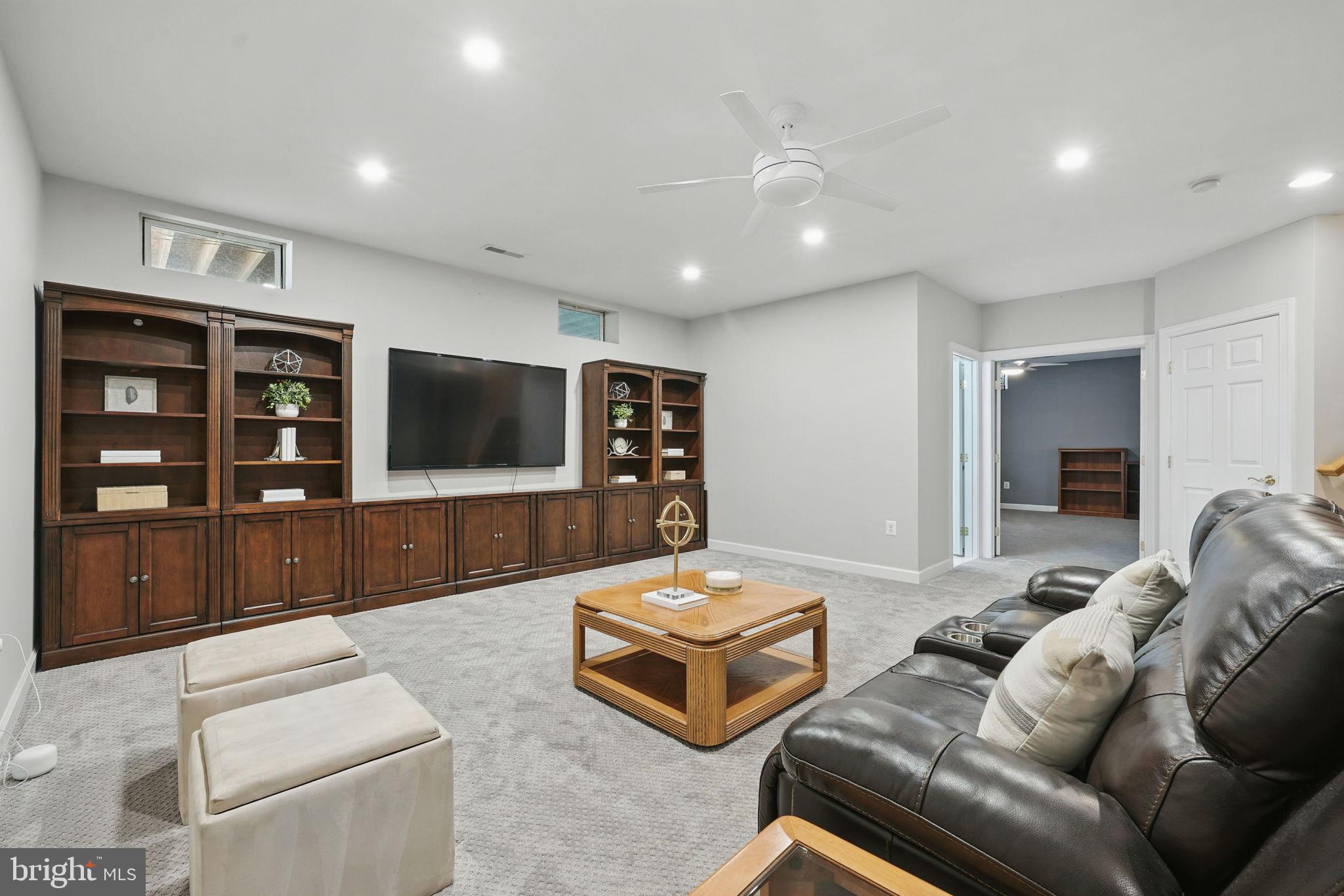 TYSONS EXECUTIVE VILLAGE - Residential