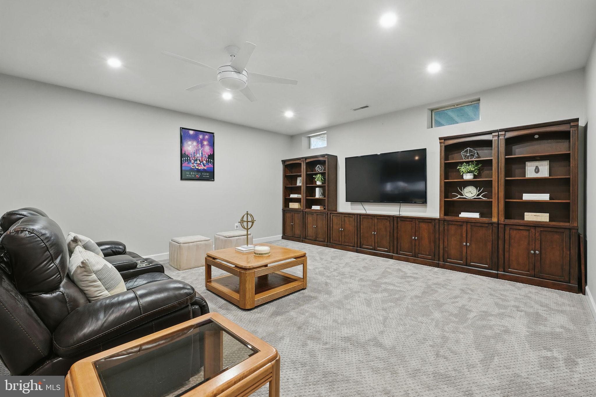 TYSONS EXECUTIVE VILLAGE - Residential