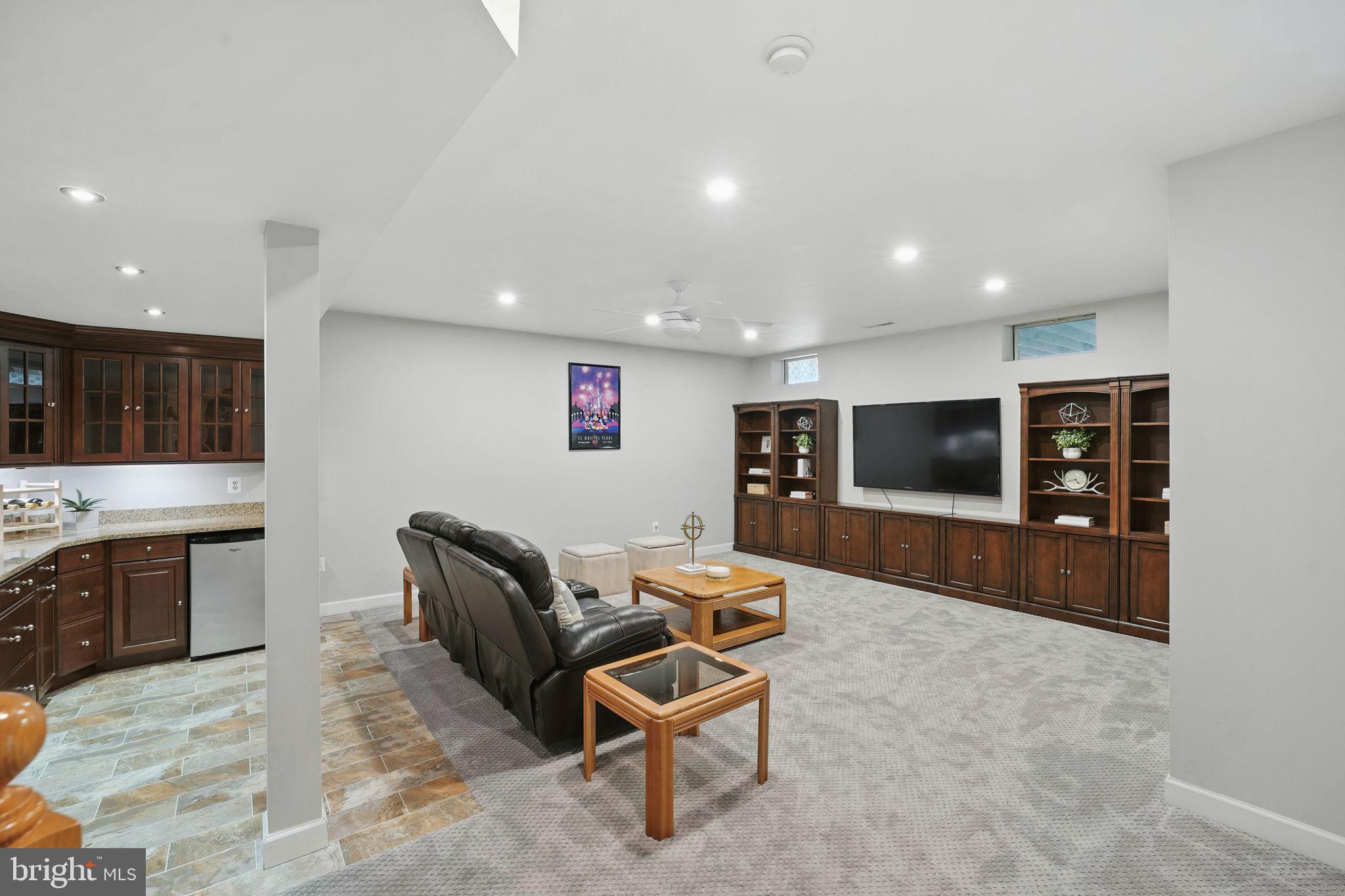 TYSONS EXECUTIVE VILLAGE - Residential