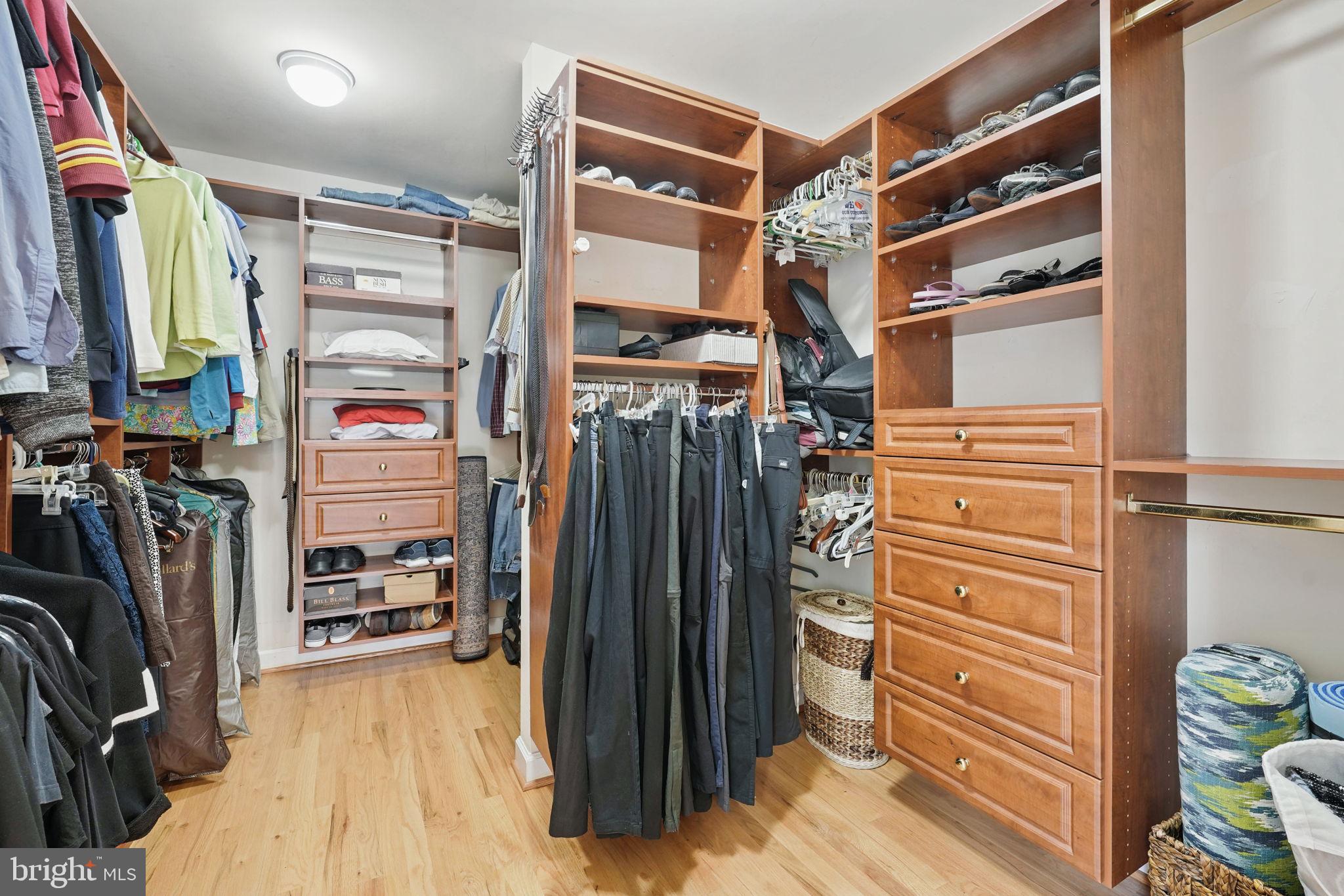 TYSONS EXECUTIVE VILLAGE - Residential