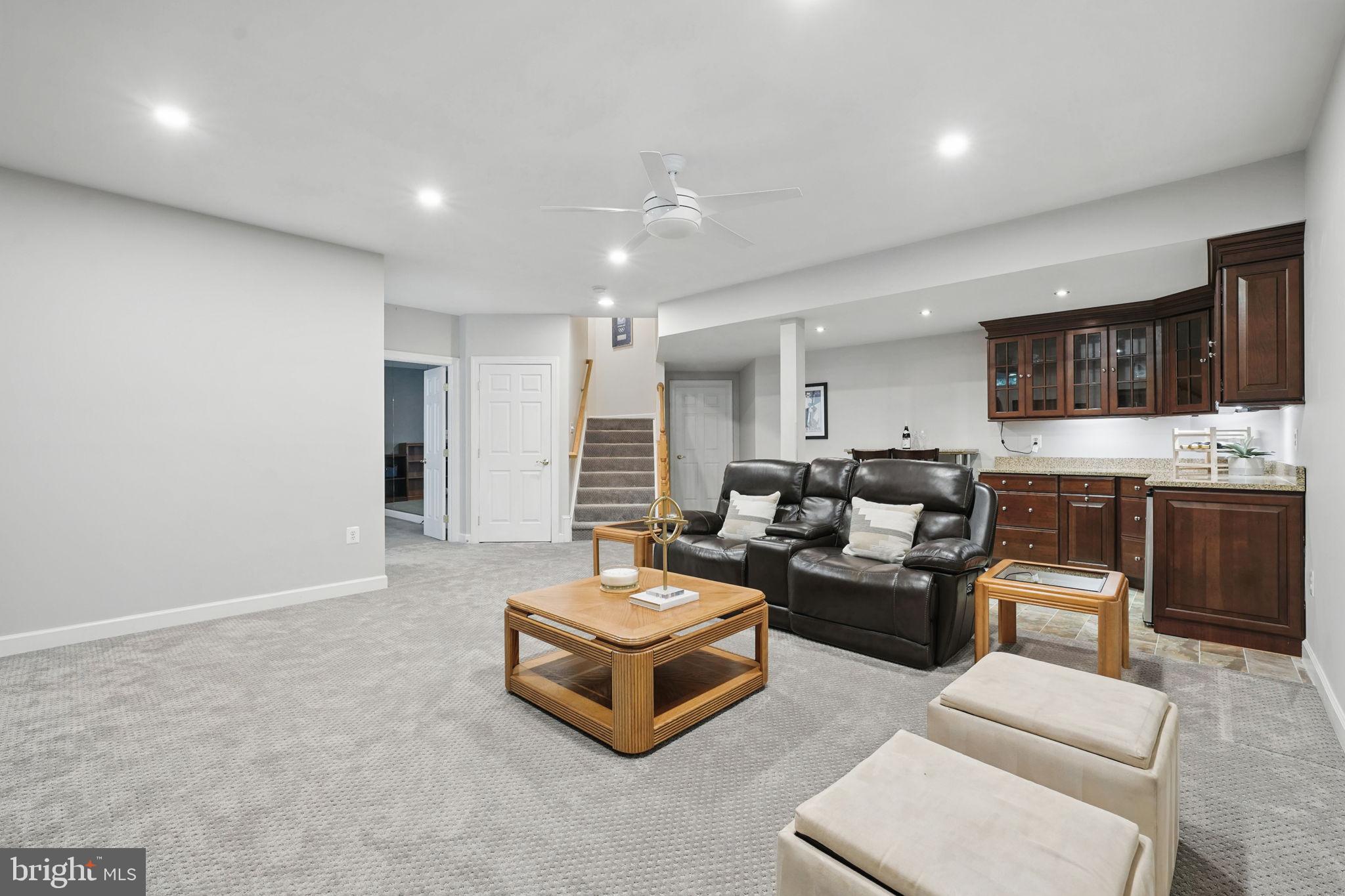 TYSONS EXECUTIVE VILLAGE - Residential