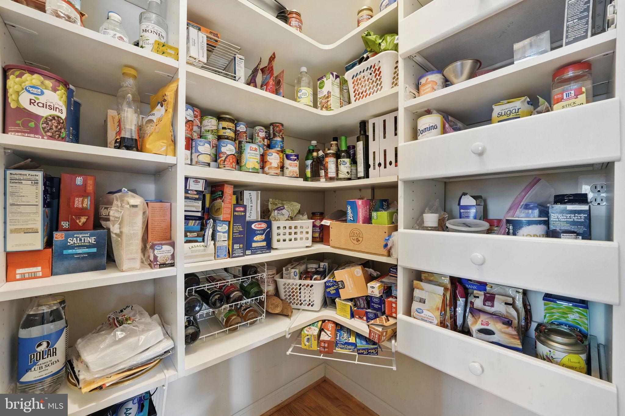 TYSONS EXECUTIVE VILLAGE - Residential