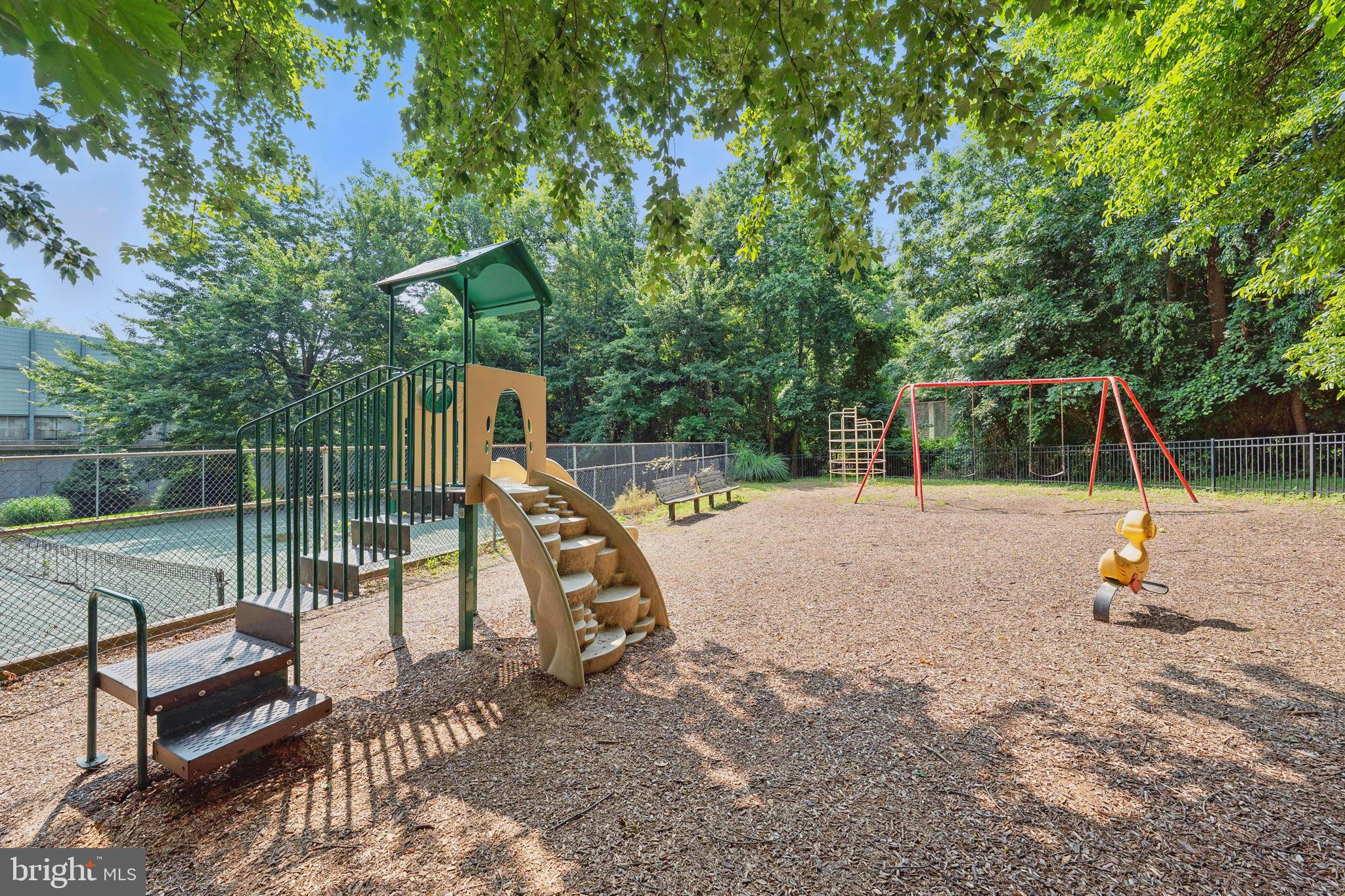 TYSONS EXECUTIVE VILLAGE - Residential