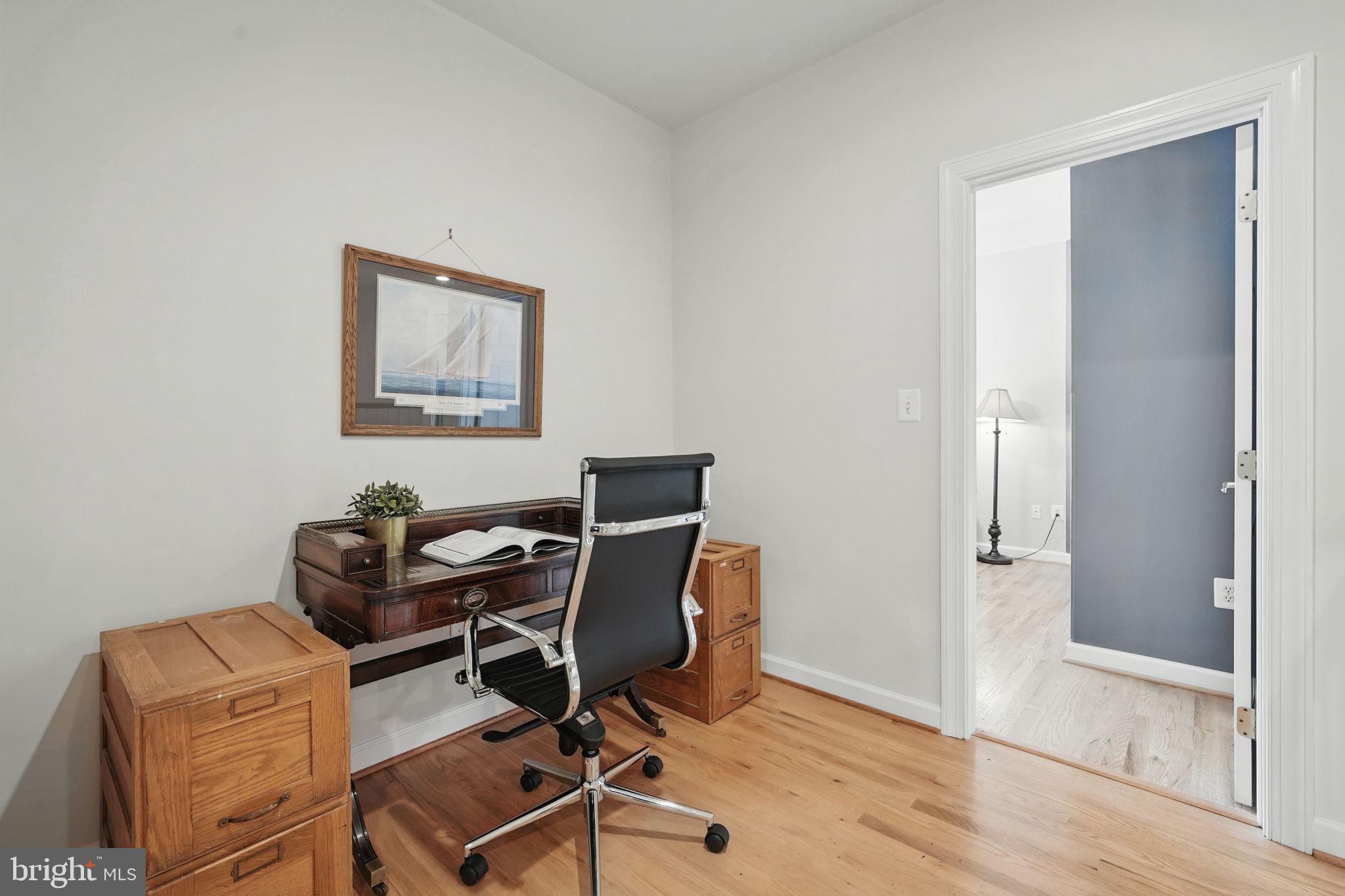 TYSONS EXECUTIVE VILLAGE - Residential