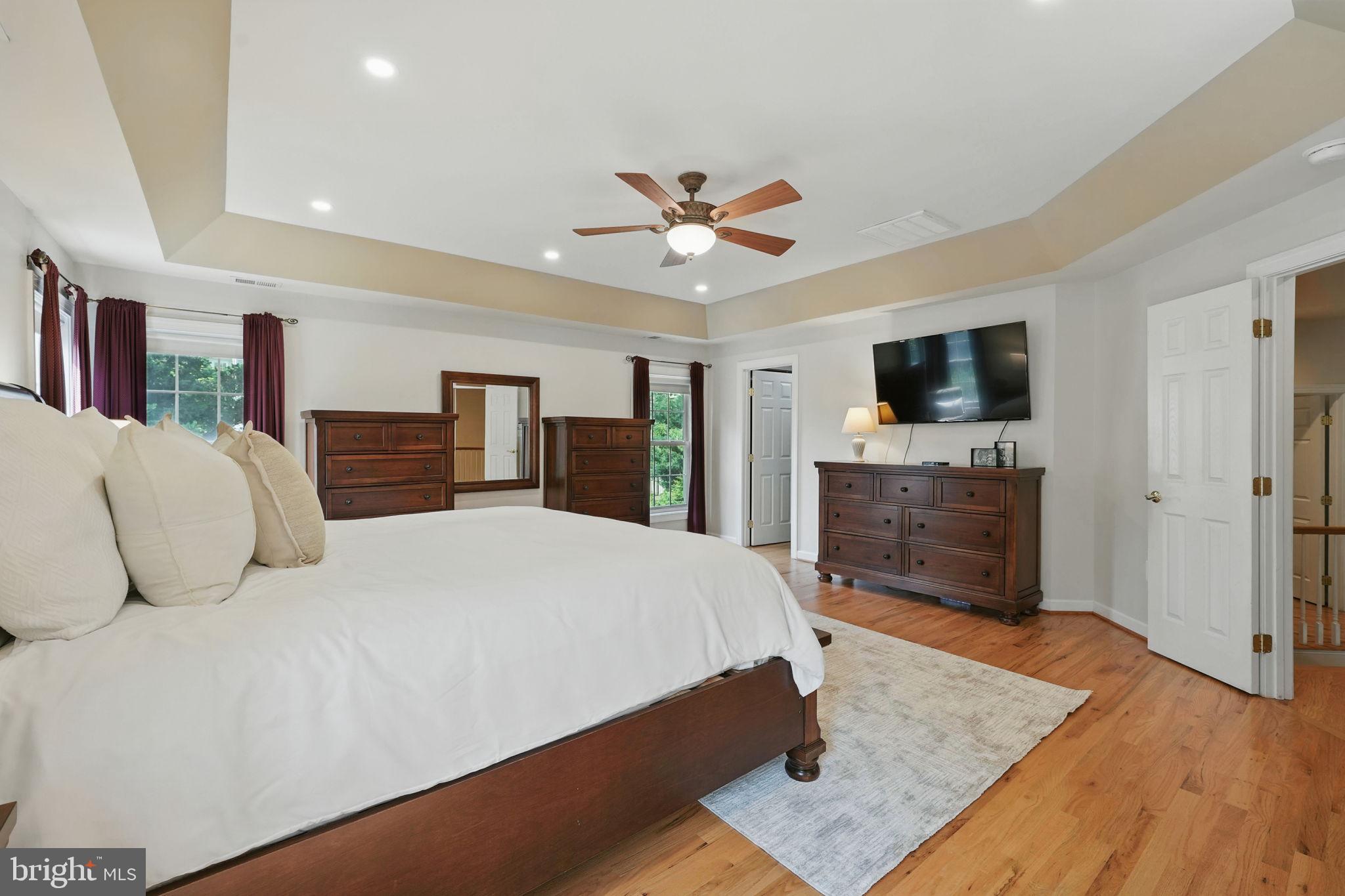 TYSONS EXECUTIVE VILLAGE - Residential