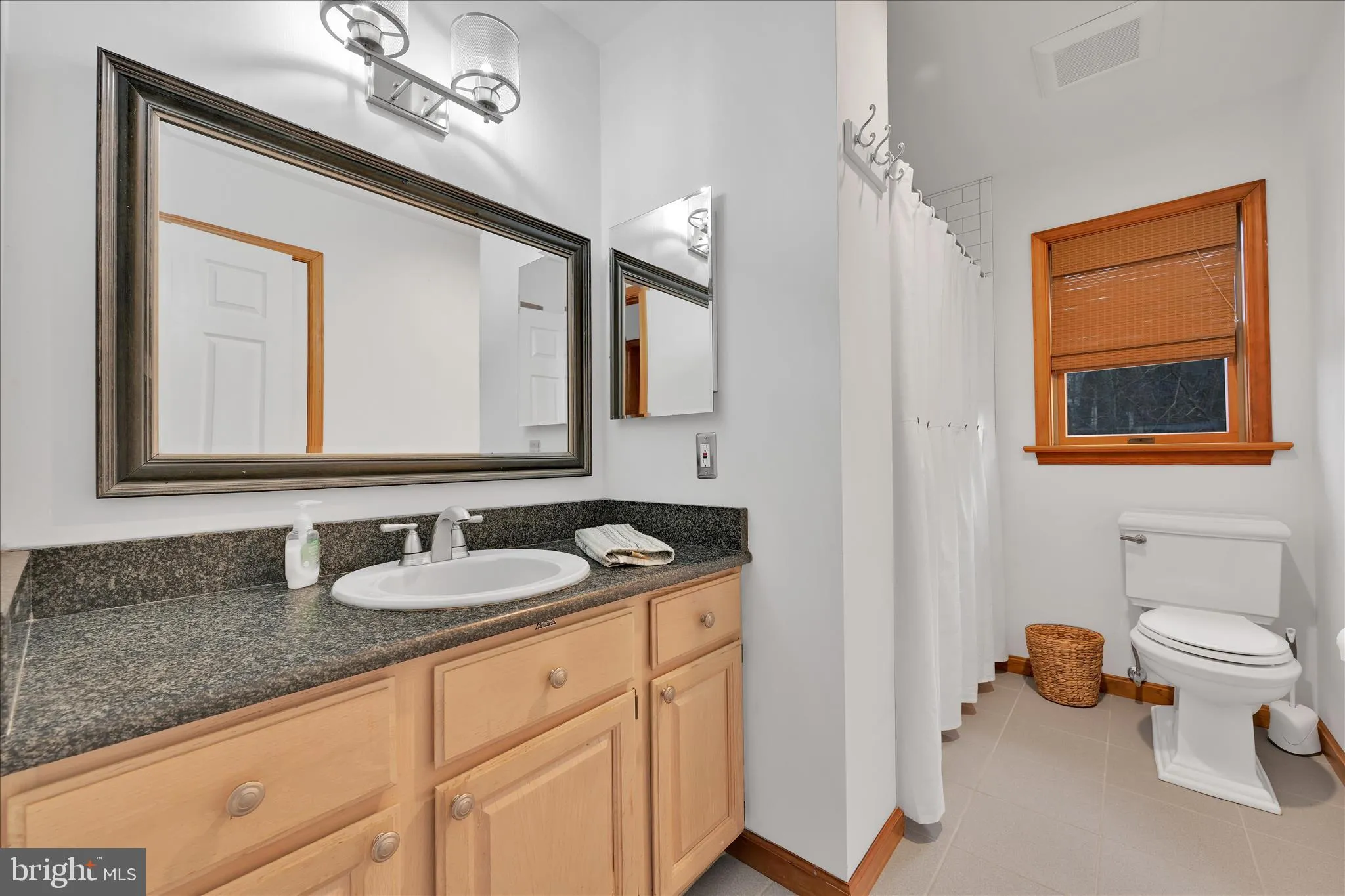 Auburn, Pennsylvania 17922, United States, 4 Bedrooms Bedrooms, ,3 BathroomsBathrooms,Residential,Pending,245297