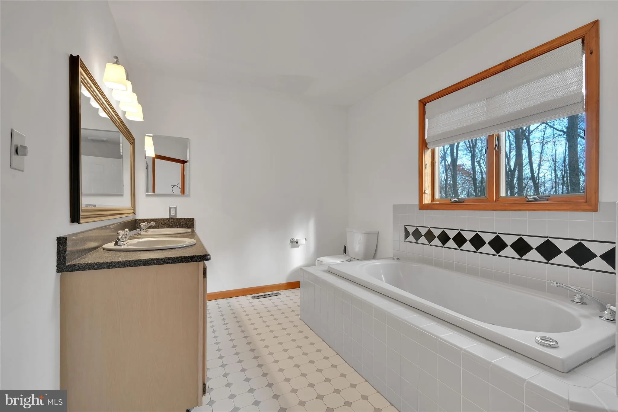 Auburn, Pennsylvania 17922, United States, 4 Bedrooms Bedrooms, ,3 BathroomsBathrooms,Residential,Pending,245297