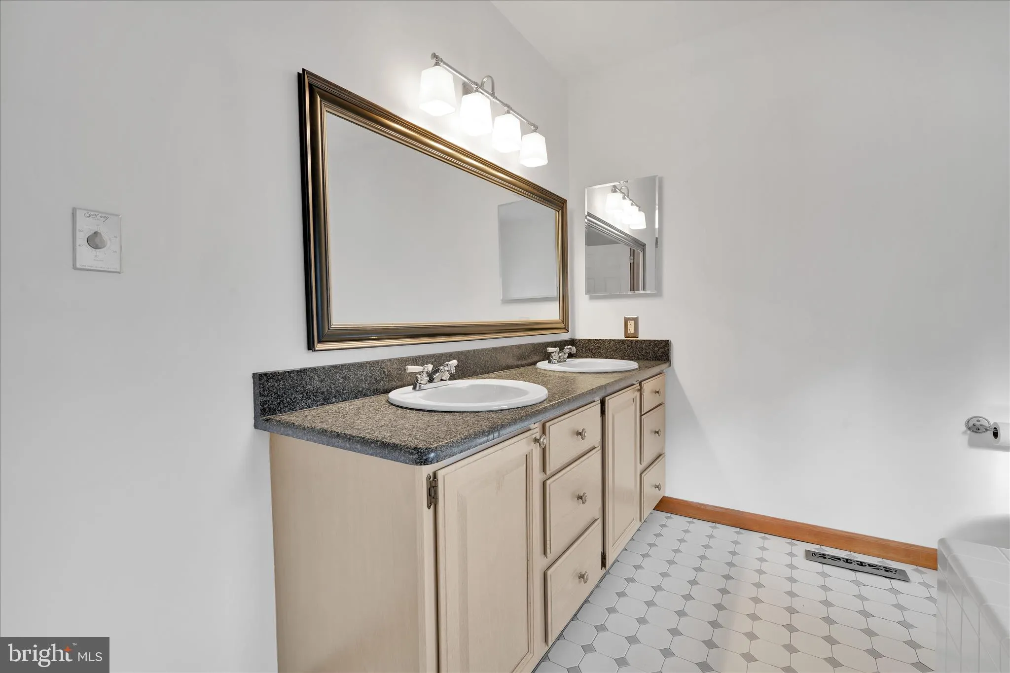 Auburn, Pennsylvania 17922, United States, 4 Bedrooms Bedrooms, ,3 BathroomsBathrooms,Residential,Pending,245297