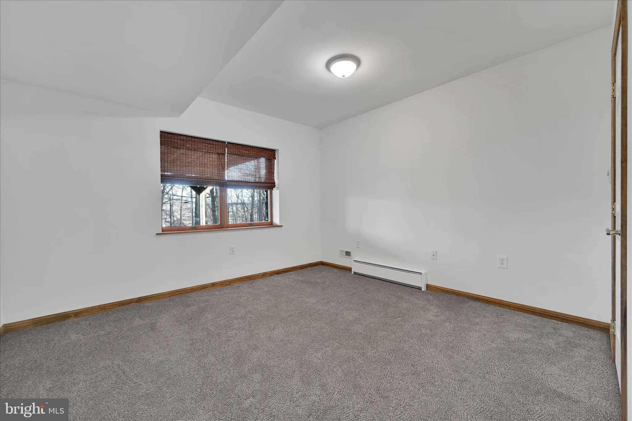 Auburn, Pennsylvania 17922, United States, 4 Bedrooms Bedrooms, ,3 BathroomsBathrooms,Residential,Pending,245297