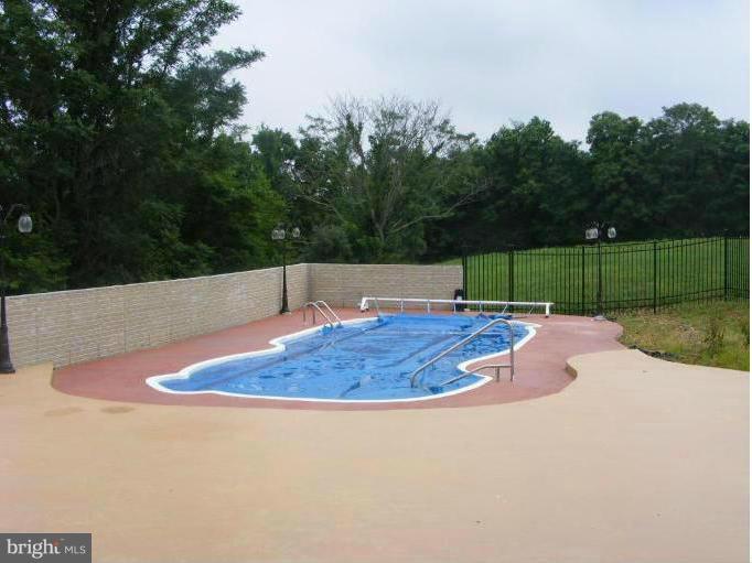 CROSSINGS ON THE POTOMAC - Residential