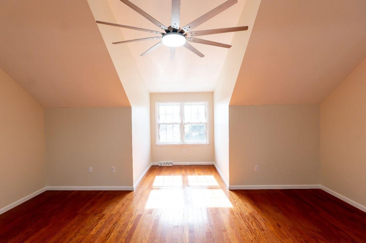 VILLAGE HOLLOW - Residential