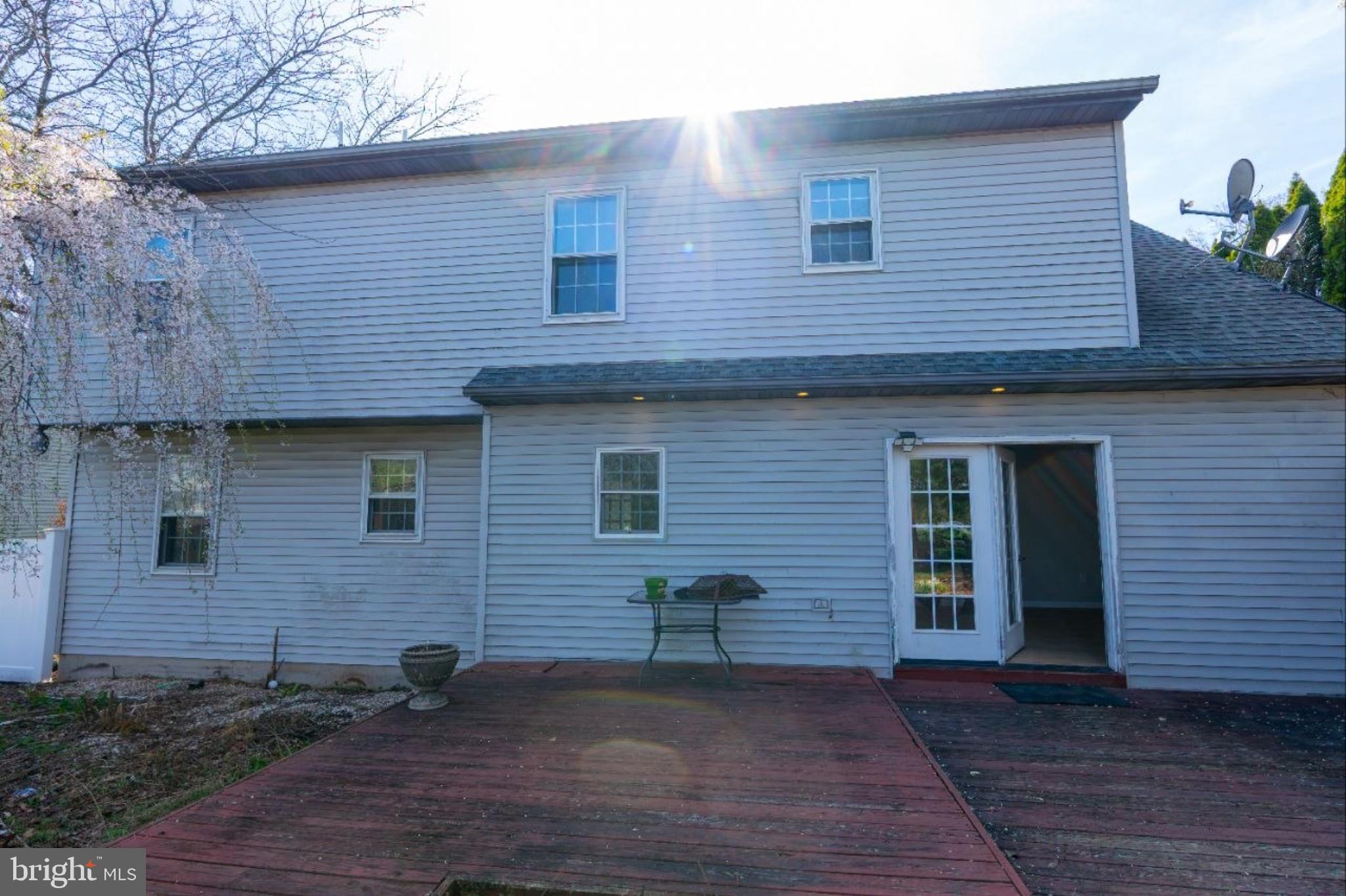 VILLAGE HOLLOW - Residential