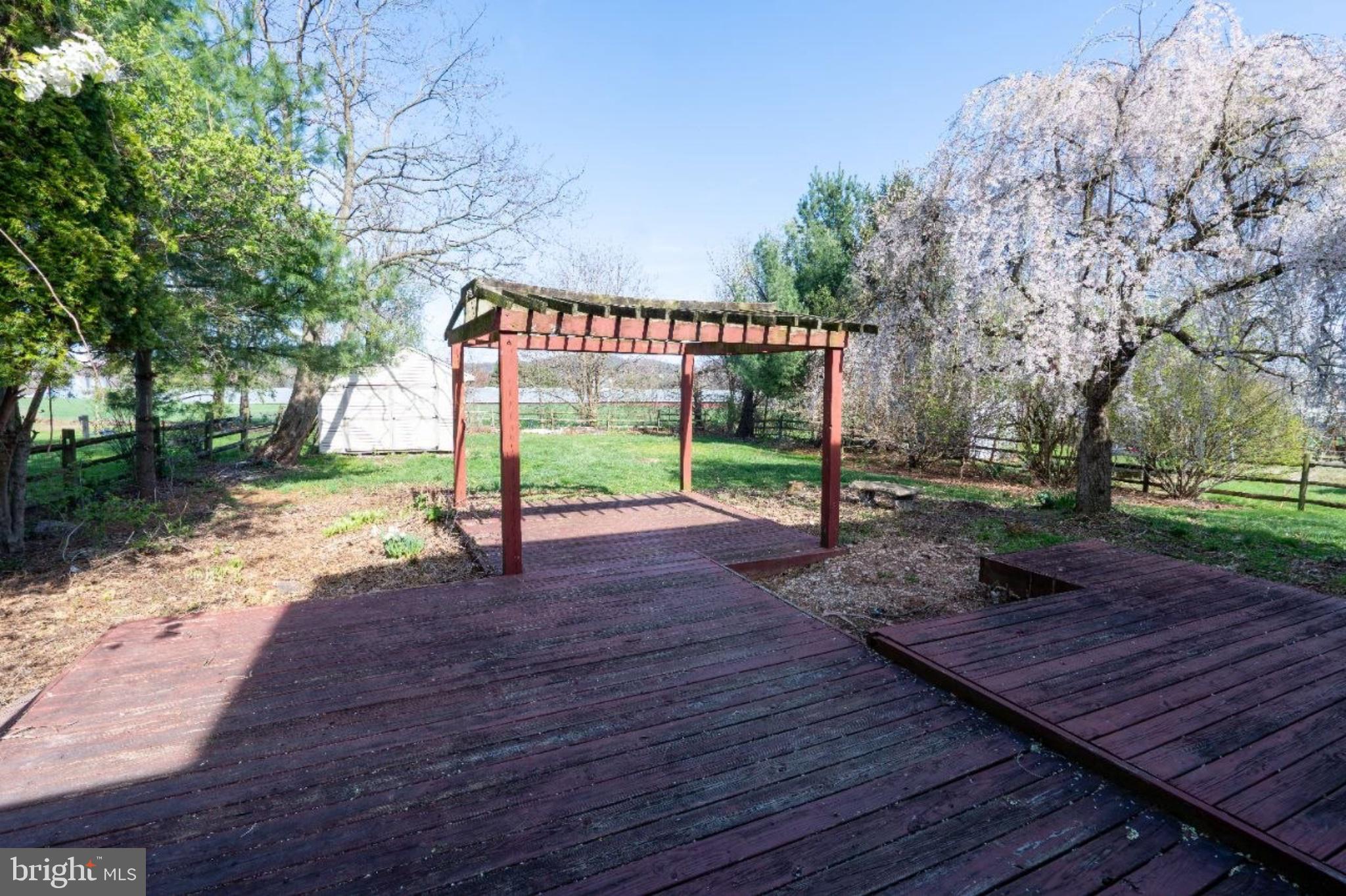 VILLAGE HOLLOW - Residential