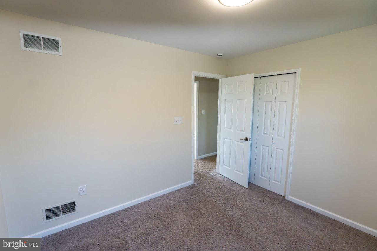 VILLAGE HOLLOW - Residential