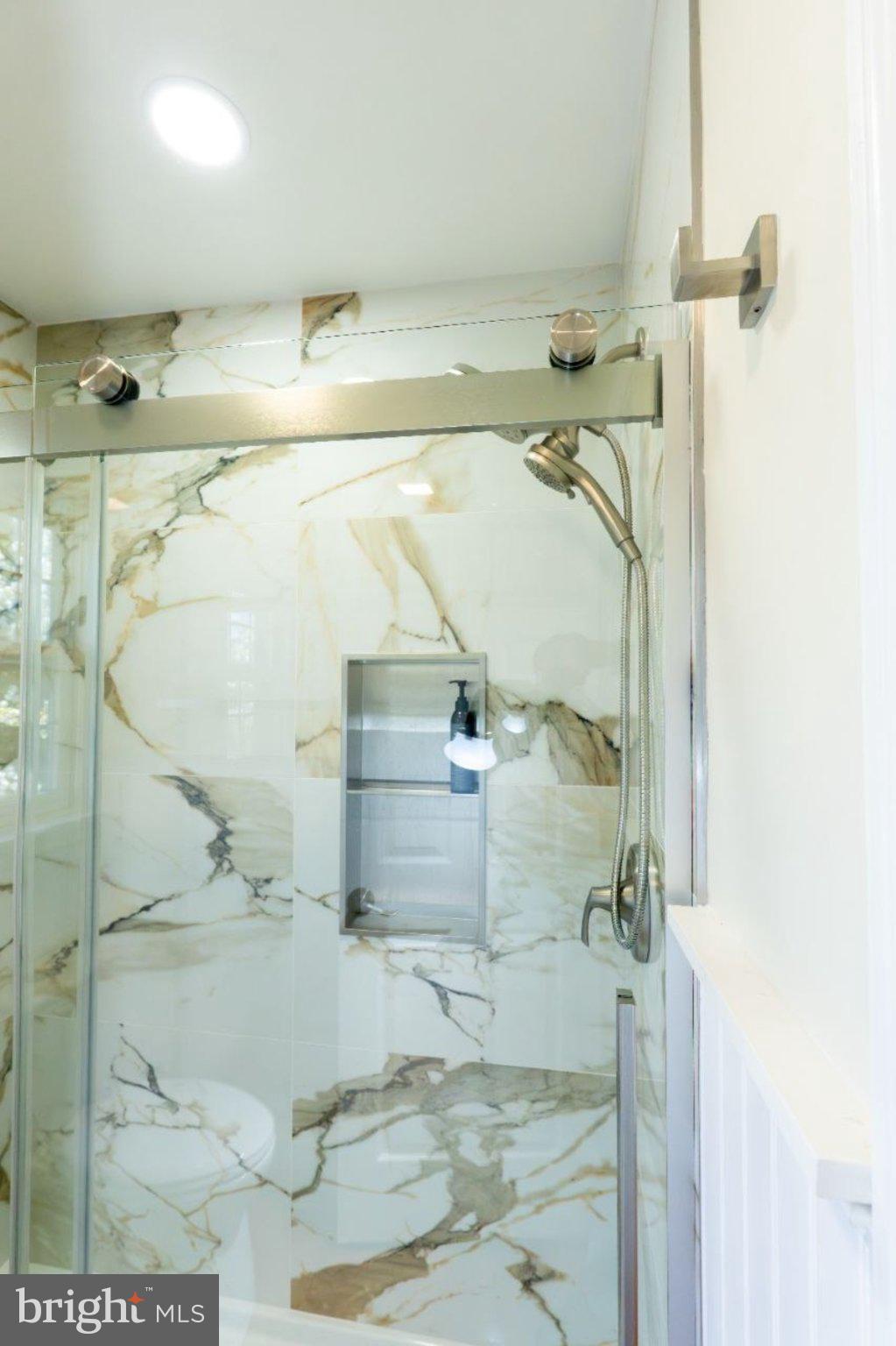 VILLAGE HOLLOW - Residential