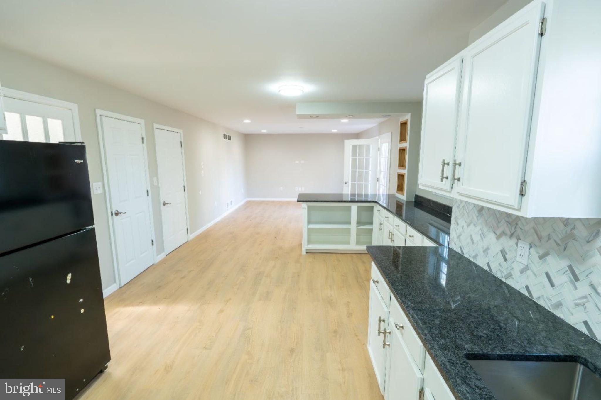 VILLAGE HOLLOW - Residential