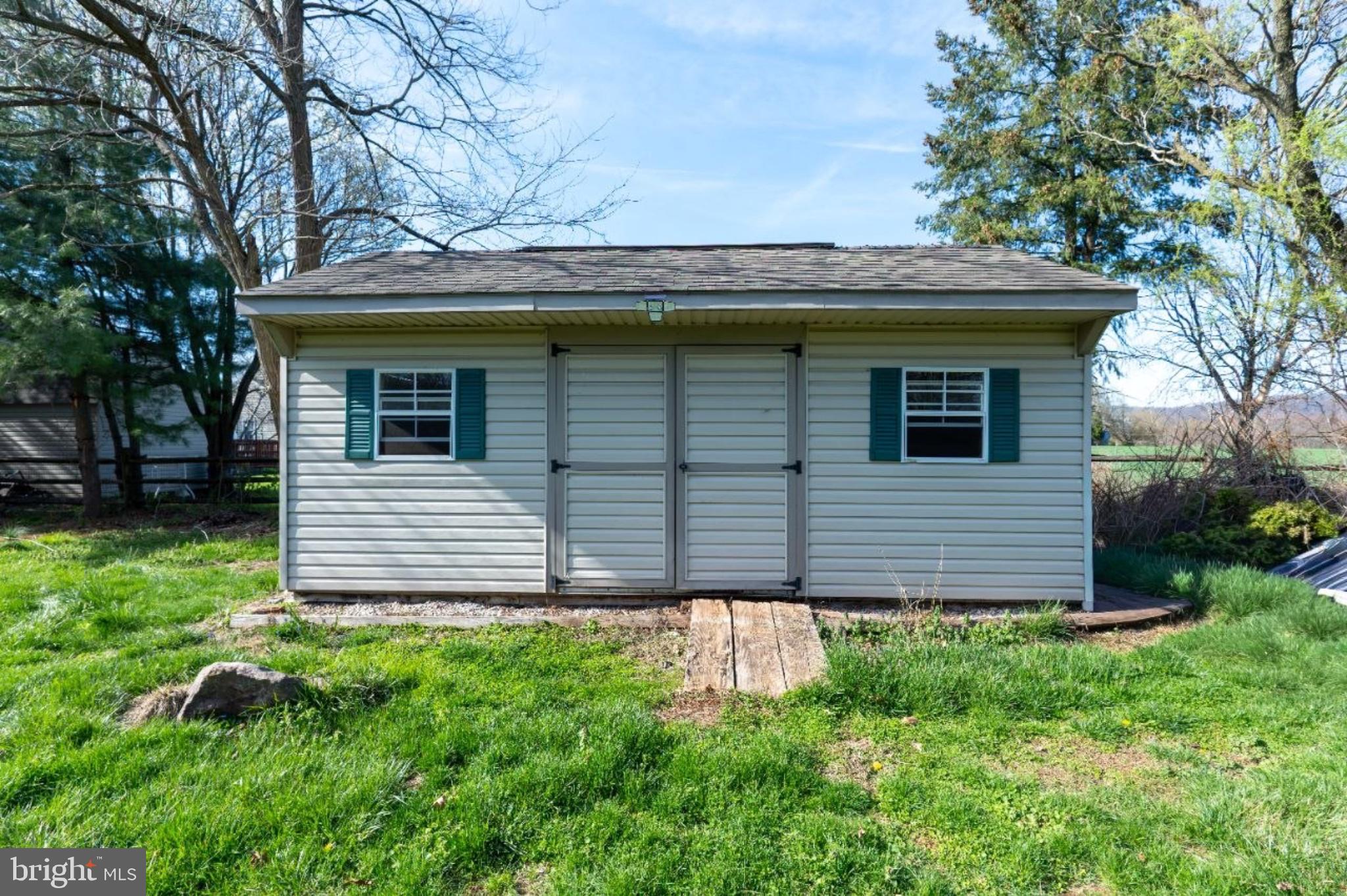 VILLAGE HOLLOW - Residential