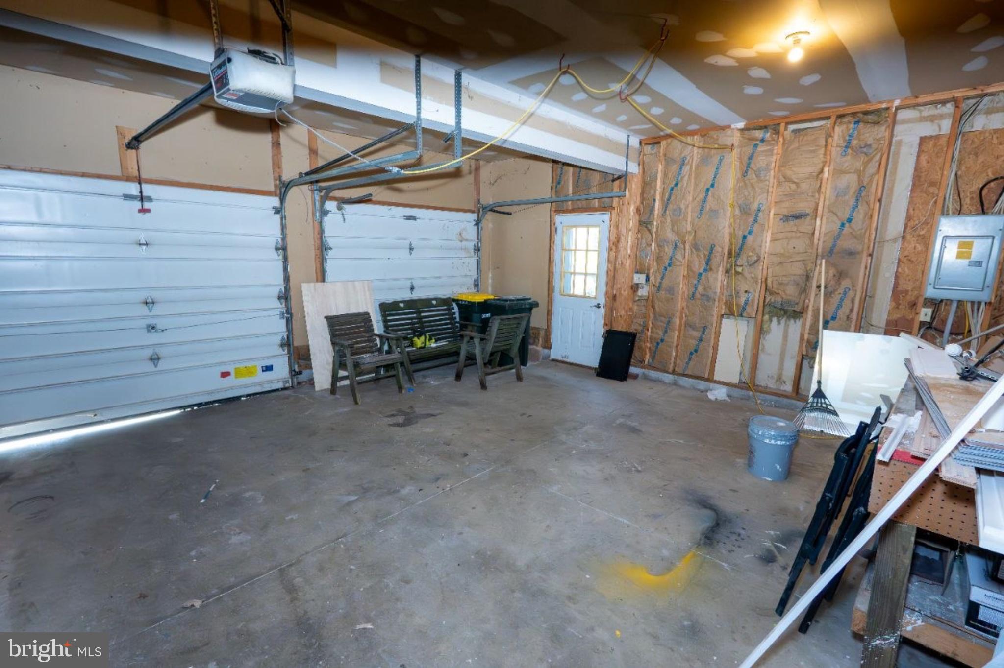 VILLAGE HOLLOW - Residential