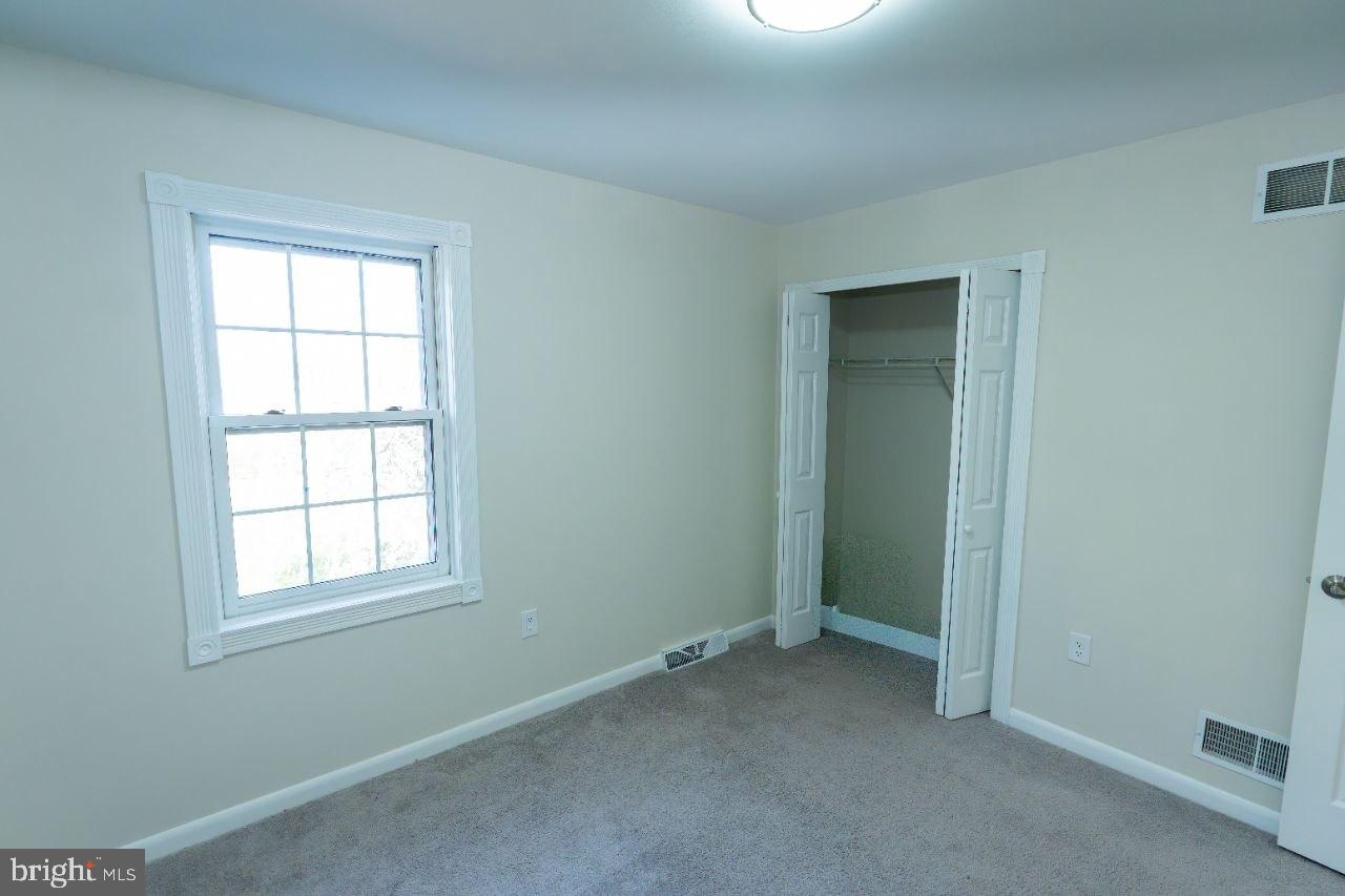 VILLAGE HOLLOW - Residential